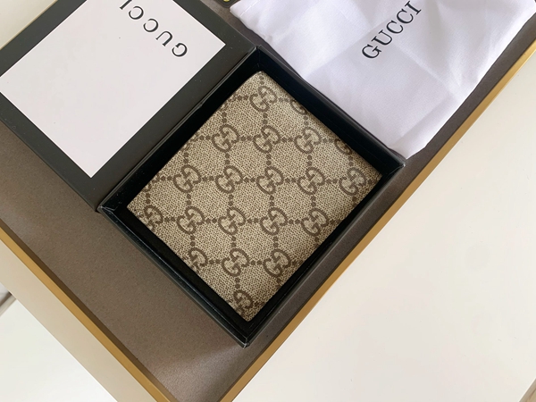 グッチ財布コピー背面デザイン